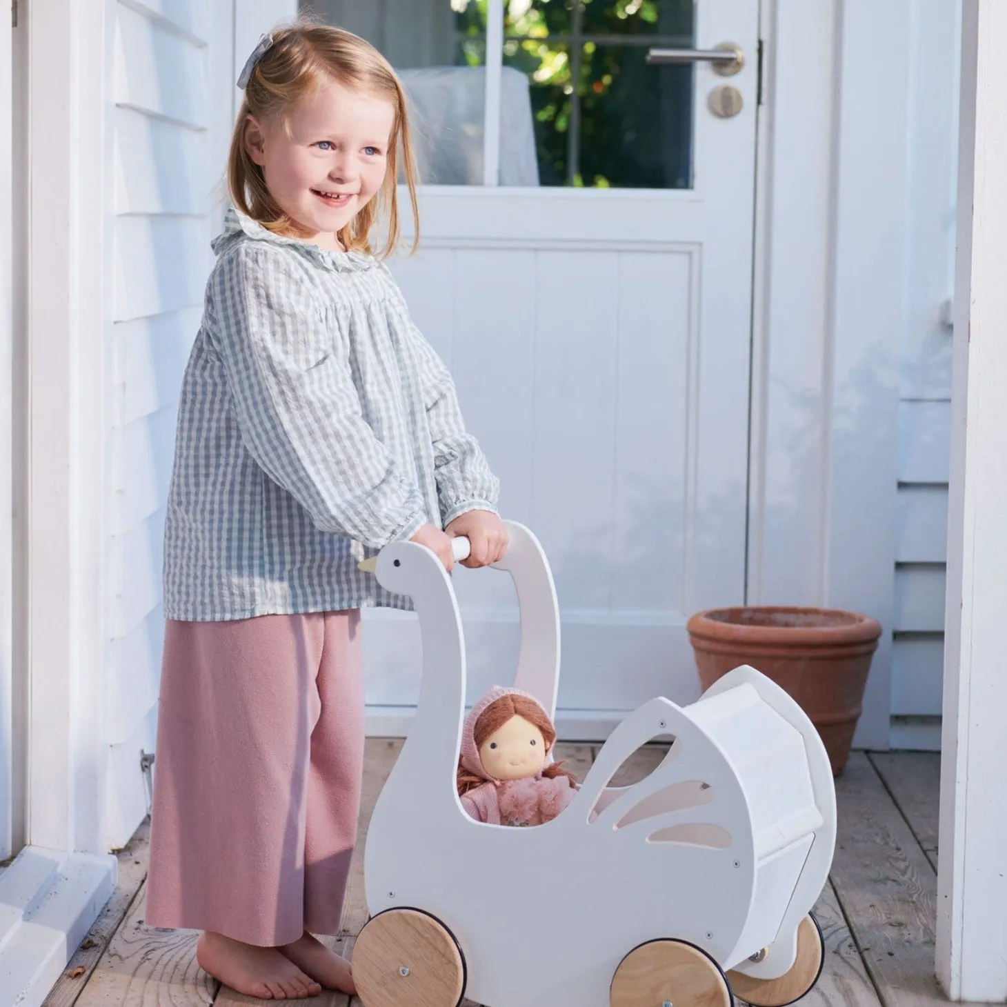 Sweet Swan Pram