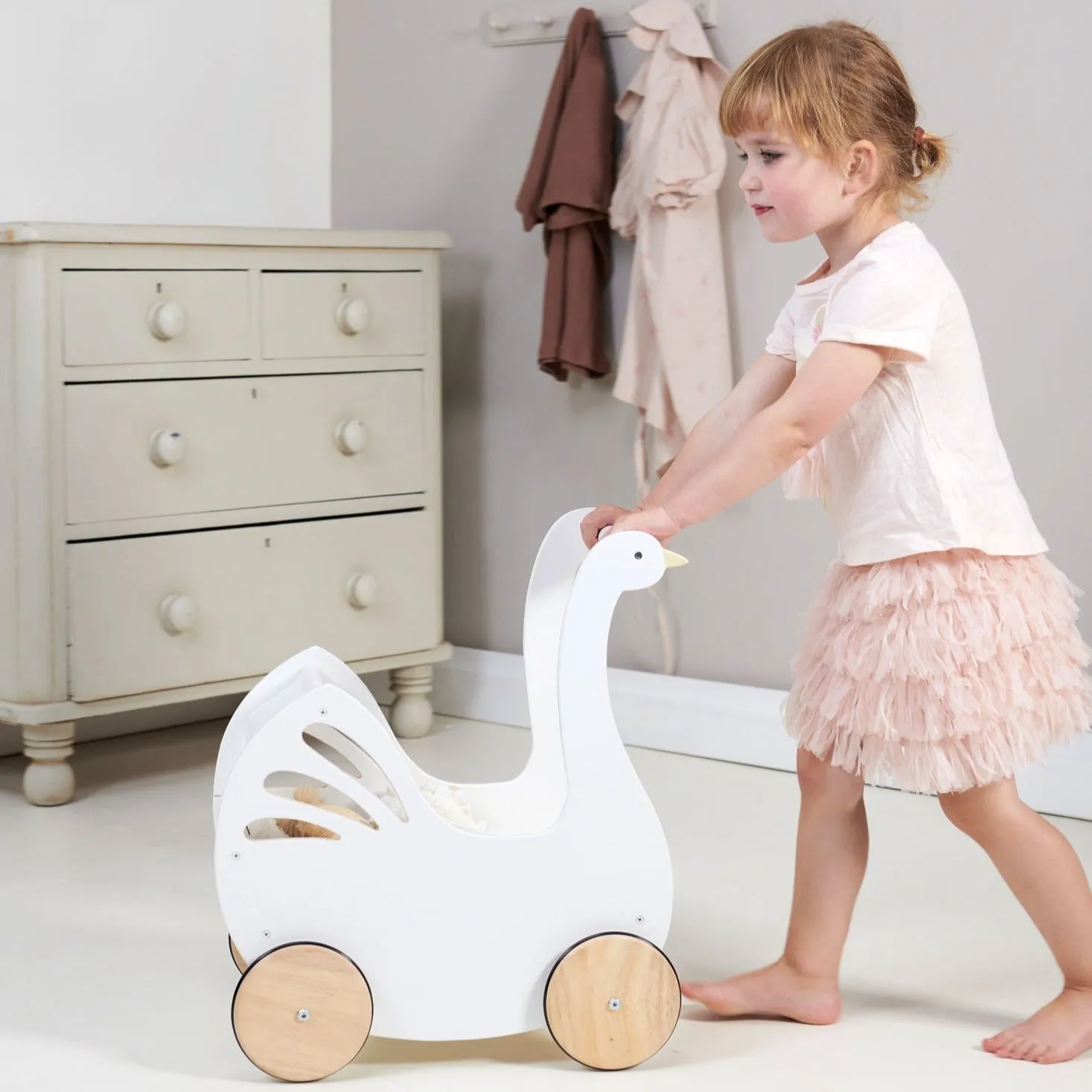 Sweet Swan Pram